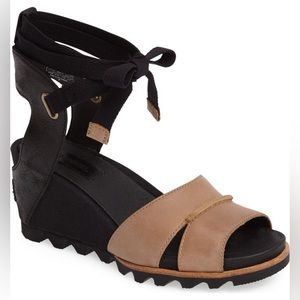 Brand new! Sorel Joanie Wrap Wedge Leather Sandals - size 8 black and tan